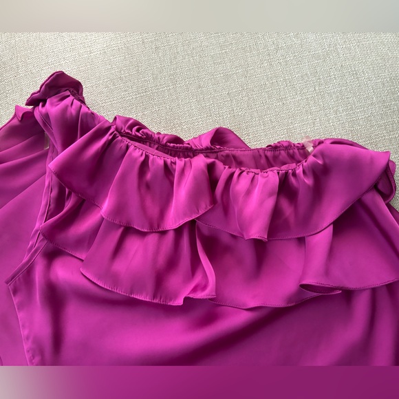 Sunny Leigh  Women's Elegant Satin Ruffle One Shoulder Sleeveless Tunic Blouse - Picture 7 of 8